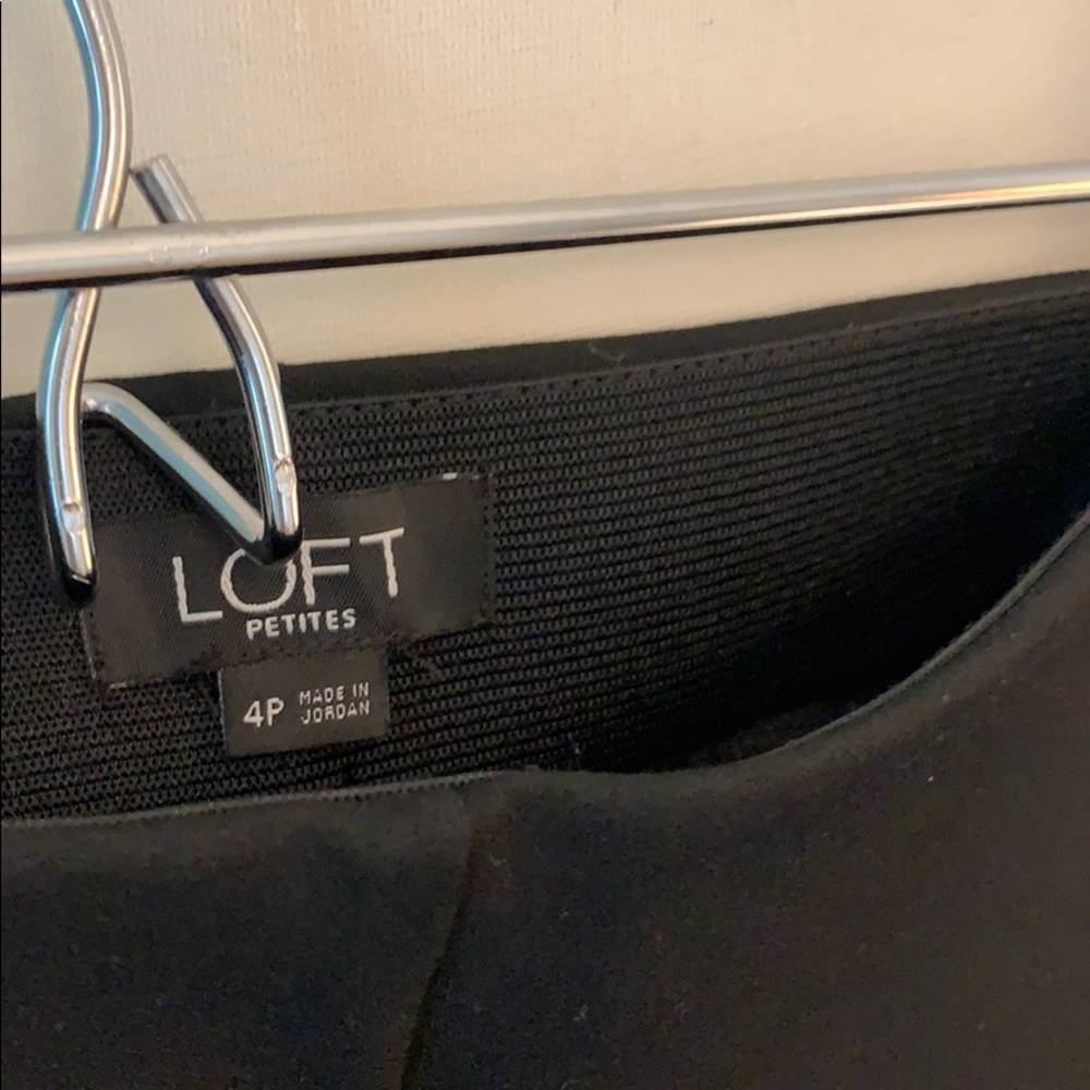 Fitted, side zip, ankle pants